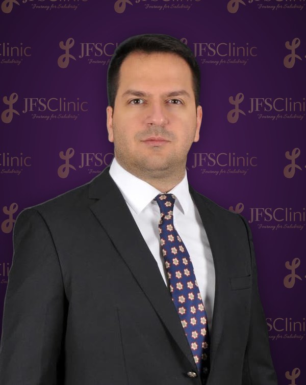 Op. Dr. Bekir Can Gümüşlü, chirurgo lifting collo Turchia