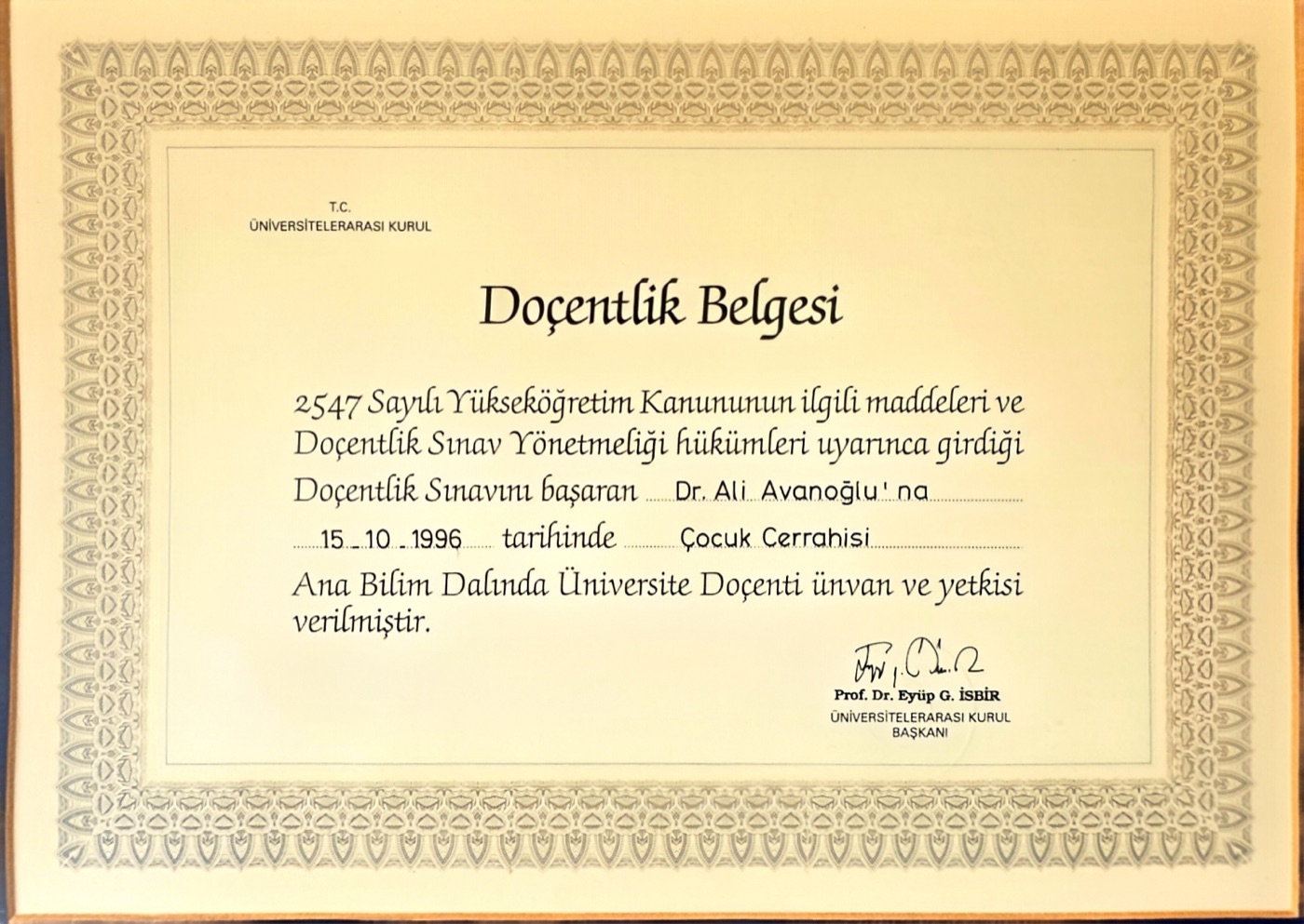 Ali Avanoğlu'nun çocuk cerrahisi doçentlik belgesi